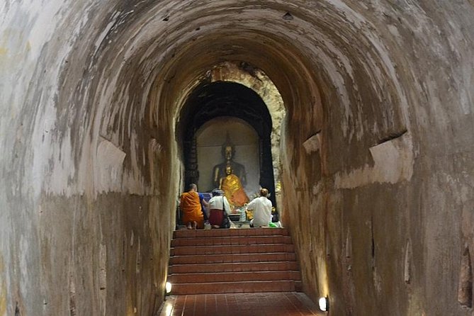 Doi Suthep at Evening. - Private tour flow: a guide who times the evening for you