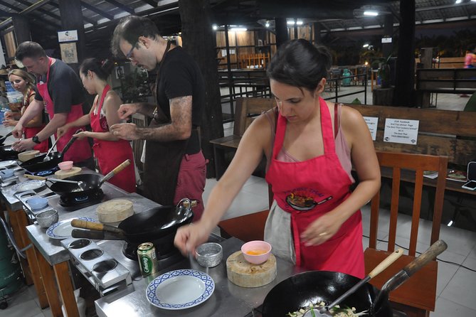 Evening Cooking Class in Organic Farm with Local Market Tour - Evening Thai cooking in Chiang Mai: what you’re really paying for