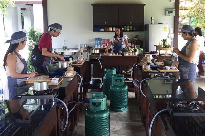 Evening Cooking Class in Traditional Pavilion with Beautiful Garden - Chiang Mai - Soup, Noodles, and Curries: How the Menu Builds Thai Flavor