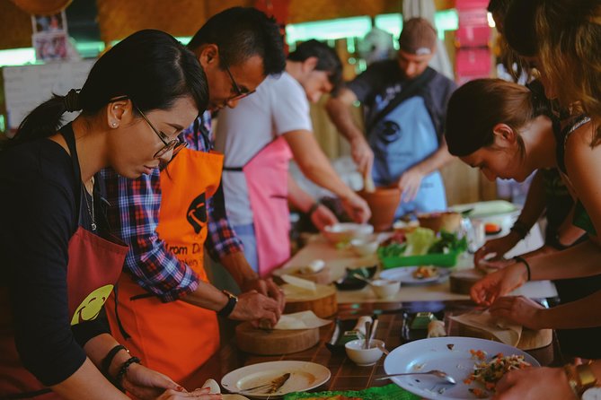 Evening Thai cooking class - How the Cooking Class Flows: Stir-Fry to Soup to Dessert