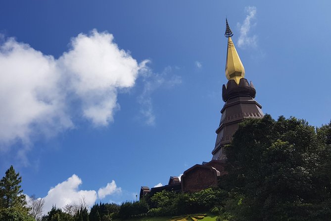 Fantastic! Famous Doi Inthanon National park tour with 2hr trekking - Waterfall time at Pha Dok Seaw and Wachirathan Falls