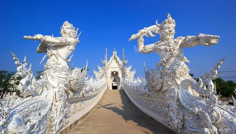 From Chiang Mai : 3 Temples & Golden Triangle with Lunch - Lunch and the practical comfort details that shape your day