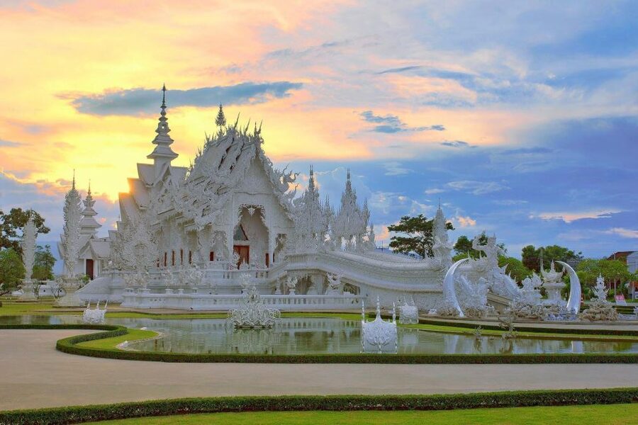 From Chiang Mai: Chiang Rai's Temples Exploration Day Trip - Lunch and the small-group van rhythm