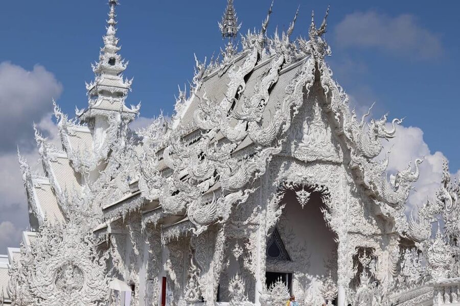 From Chiang Mai: Day Trip Chiang Rai White, Blue, Red Temple - Small group rhythm and why Thomas makes the day easier