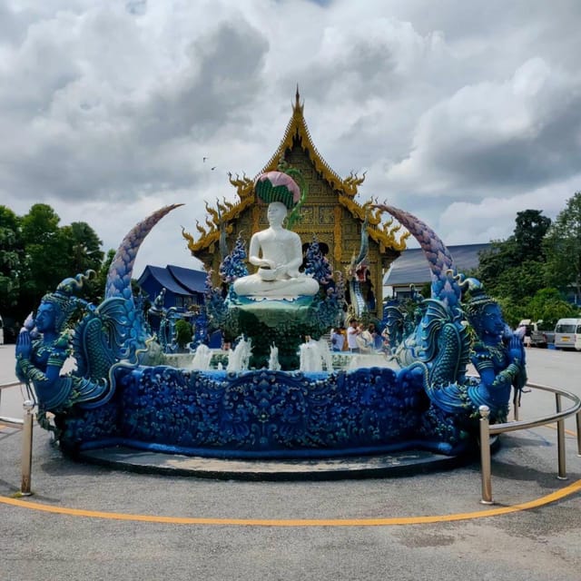 From Chiang Mai: Day Trip Chiang Rai White, Blue, Red Temple - Thai buffet lunch: the comfort break you will appreciate