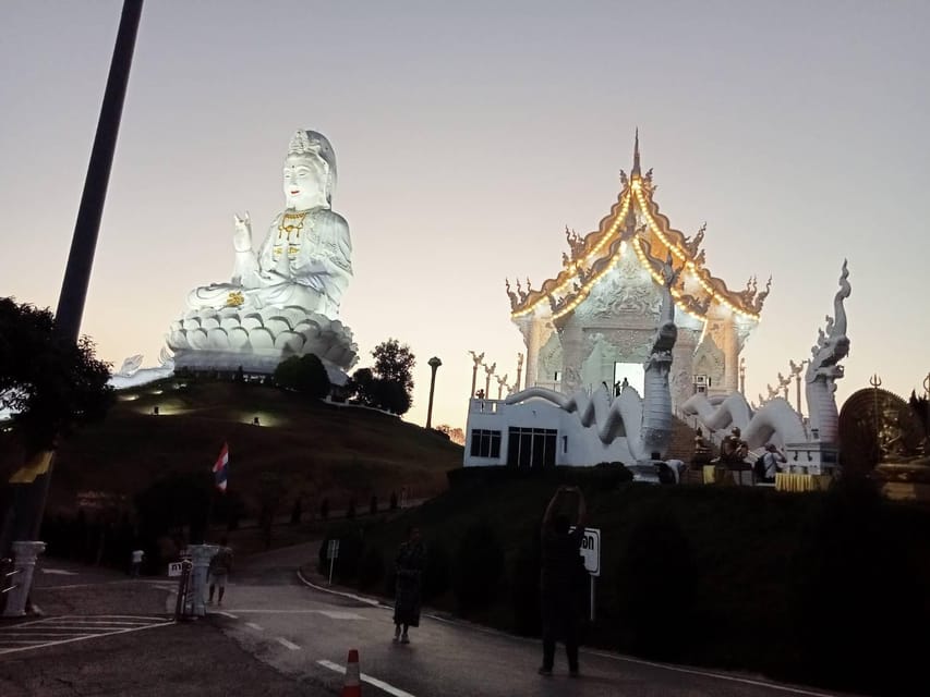 From Chiang Mai: Day Trip Chiang Rai White, Blue, Red Temple - Longneck Karen village (optional): making the call before you add it