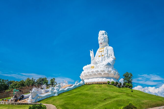 Full Day Chiang Rai 3 Temples White, Blue,Big Bhudha Temples - Thai buffet lunch, where timing keeps the day from falling apart