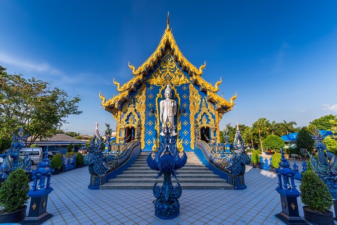 Full Day Chiang Rai 3 Temples White, Blue,Big Bhudha Temples - How the tour is run, from van size to guide style