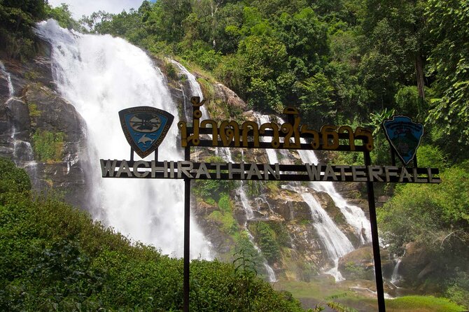 Full Day Doi Inthanon National Park Tour( Joint) - Stop 3: Twin Royal Stupas built to remember a king and queen