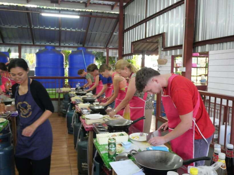 Full Day Thai Cooking Class in Organic Farm and Market - The day’s timing, from 9:00 am start to 3:30 pm return