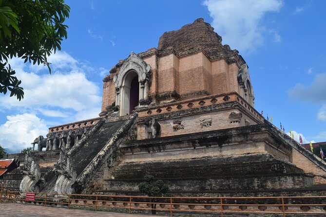 Half Day Chiang Mai City and Cultural by TukTuk, Samlor & Red car (Private Tour) - A half-day Chiang Mai sprint on tuk-tuk, samlor, and red car