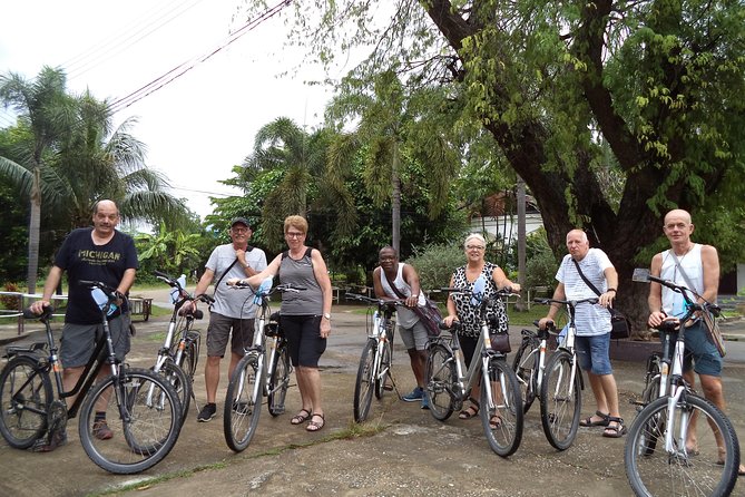 Half-Day Colors of Chiang Mai Biking Tour - Nam Thong Fresh Market: snack tastings that feel local