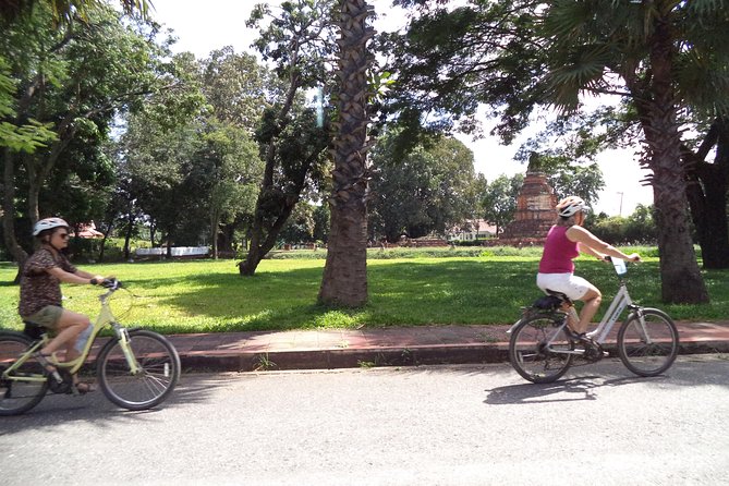 Half-Day Colors of Chiang Mai Biking Tour - Pacing, distance, and bike comfort for a half-day