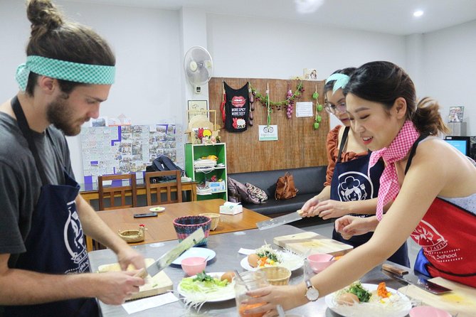 Half Day Evening Cooking Class with Market Tour in Chiang Mai - Kad Kom Market and northern Thai food, the smart way to start in Chiang Mai