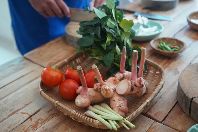 Half Day Guided Thai Cooking Class in Chiang Mai - Organic and local ingredients, plus Chiang Mai comfort indoors