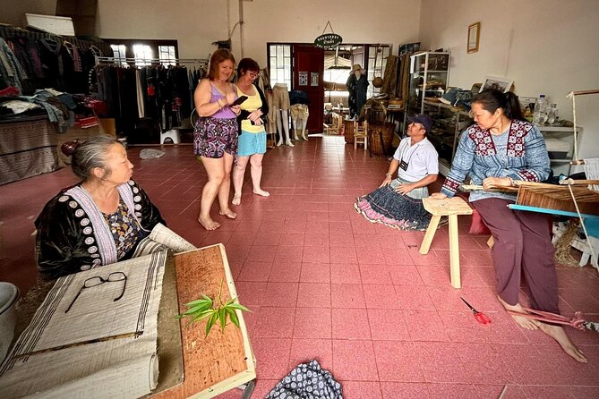 Half day Long Neck hill tribe and Hmong hill tribe village - Stop 1: Ban Hmong Mae Sa Mai and the Late 1800s Story