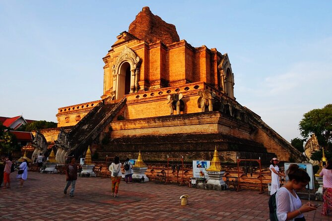 Half-Day Private Night Tour by Tuk Tuk in Chiang Mai City - Pickup, private transport, and how the 2-hour timing works