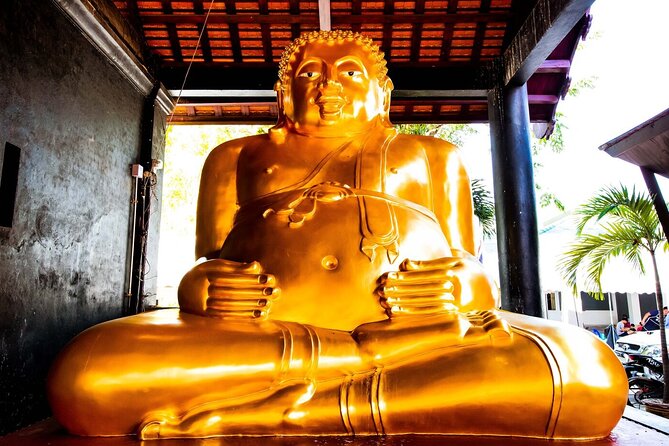 Half-Day Private Night Tour by Tuk Tuk in Chiang Mai City - What to pack so temples do not slow you down