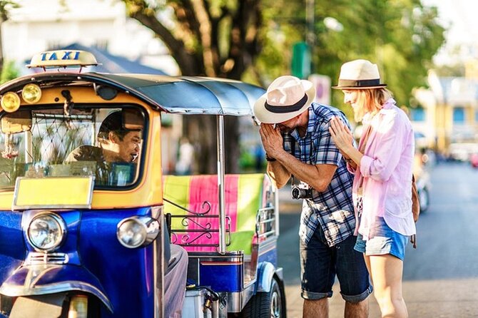 Half-Day Private Night Tour by Tuk Tuk in Chiang Mai City - Stop 1, Wat Chedi Luang: the Big Stupa start that sets the tone