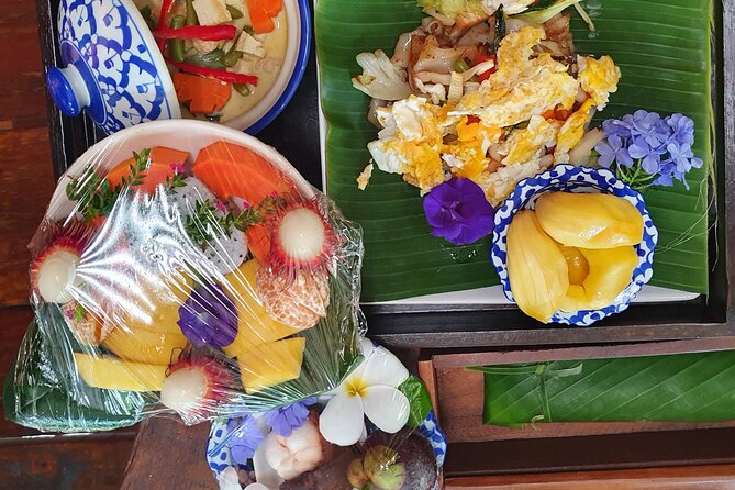 Half-Day Yoga, Meditation, and Thai Cultural Immersion in Chiang Mai - Wat Phra That Doi Saket Temple and the Nearby Market Stop