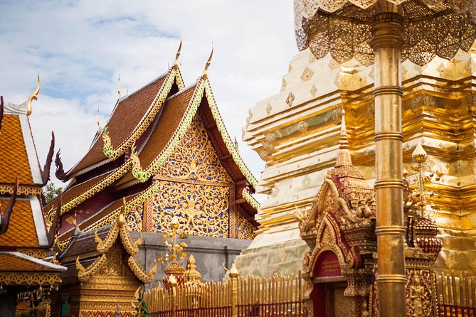 Iconic Half-Day Landmarks & Temples of Chiang Mai - Wat Chedi Luang Varavihara: a 60-meter tower that anchors the city