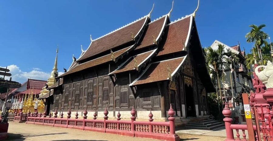 Lanna Heritage Walking Tour: A Journey Through History - Wat Chiang Man, the Old City Moat, and a Taste of Street Life
