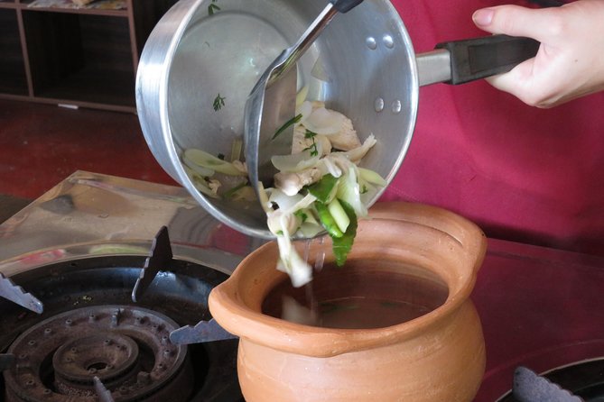 Morning Thai cooking class - Aromdii Cooking School flow: stir-fry first, then soup and appetizer, then curry and dessert