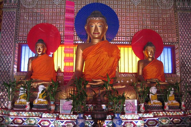 No.1 Chiang Mai: Historical City Bike Tour - Biking through traffic and tight lanes: how the guide matters