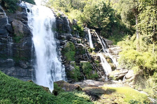 One day Doi Inthanon National Park & Trekking on Kew Mae Pan - Wachirathan Falls: a quick stop that still matters