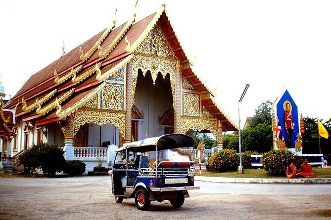 Private Chiang Mai Old City Half Day Tuk Tuk Tour - Wat Chedi Luang plus the Three Kings Monument