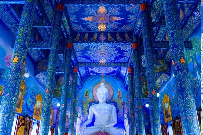 Private Chiang Rai Day Trip with Golden Triangle from Chiang Mai - Chiang Rai break and local lunch time