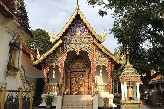 Private Day Tour Doi Suthep Temple and Handicraft Center - Khruba Siwichai monument: the story behind the route up Doi Suthep