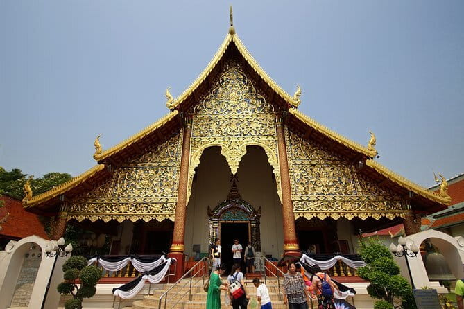 Private Doi Suthep Temple Handicraft Center and Sticky Waterfall - Buatong Sticky Waterfall: the limestone that makes you want to climb