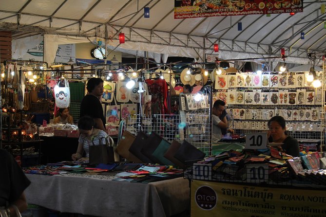 Private Evening! Crisscross Chiang Mai's Night by the classic Tuk Tuk - Stop 5: Warorot Market (Kad Luang) for everyday Thai shopping
