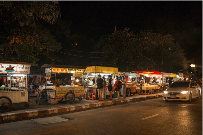 Private Half-Day Tour The Old Chiang Mai City With Street Foods - Saunprung Gate to Three Kings Monument: Why This Mid-Stop Matters