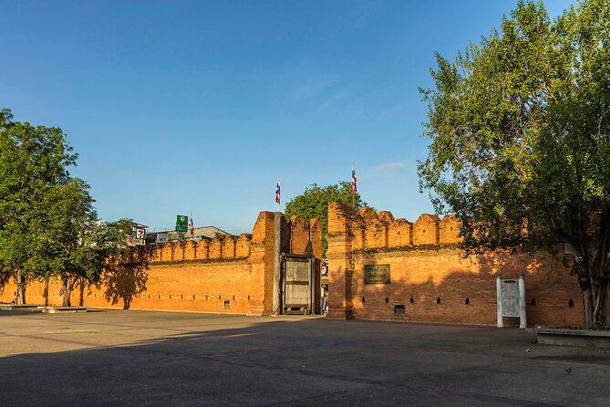 Private Half-Day Tour The Old Chiang Mai City With Street Foods - The Value Play: Pickup, Free Admissions, and a Focused Itinerary