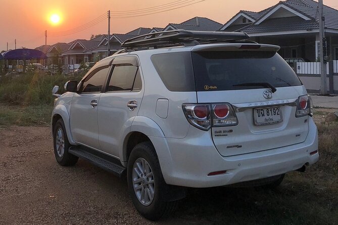 Private Luxury Car rental + English speaking driver: - Getting pickup right: start from Chiang Mai city