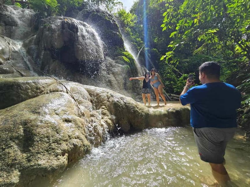 Private : Sticky Waterfall & Secret Temple & Karen Village. - Karen Long Neck village: brass rings, community choice, and arts market time