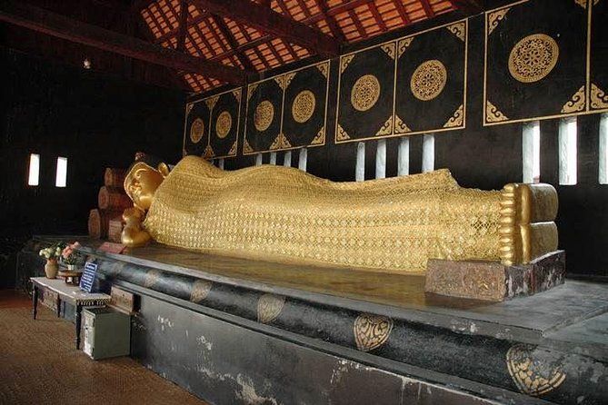 Private Tour: Chiang Mai City and Temples - Wat Suan Dok: quiet white memorial chedis and royal remembrance