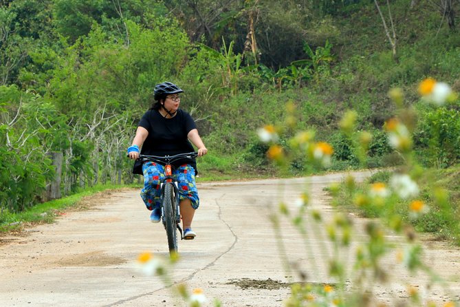 Rural Explorer Mountain Biking Tour Chiang Mai - Mok Fa Waterfall: the first stop that sets the tone (30 minutes)