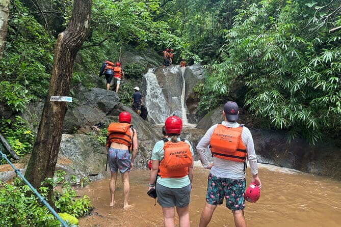 Safety whitewater rafting in Chiangmai by Khampan Rafting - Mae Taeng grade 2-4 rafting, built for first-timers