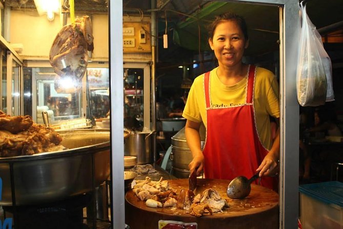 Small-Group Chiang Mai Evening Street Food Tour - First Tasting Stop: Northern Thai Flavors and Comfort Food Staples