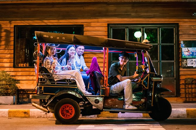 Sunlight or Moonlight: Chiang Mai City Tuk Tuk Tour - Stop 2: Wat Sri Suphan, the Silver Temple You Can Actually Appreciate