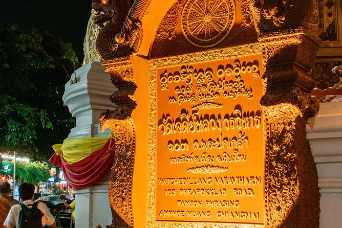 Sunlight or Moonlight: Chiang Mai City Tuk Tuk Tour - Stop 5: The Flower Market, Color and Photo Opportunities