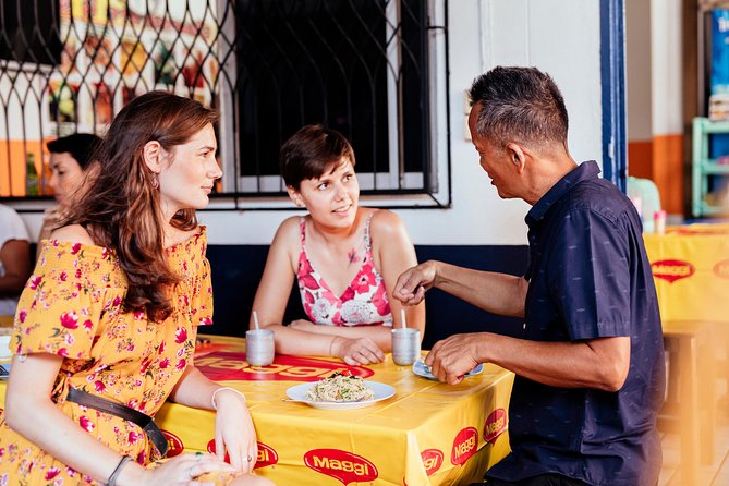 The 10 Tastings of Chiang Mai With Locals: Private Street Food Tour - Wat Mo Kham Tuang: Architecture, Statues, and a Different Kind of Pause