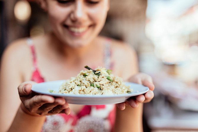 The 10 Tastings of Chiang Mai With Locals: Private Street Food Tour - Starting Point at Mountain View Guesthouse, Then Quick City Orientation