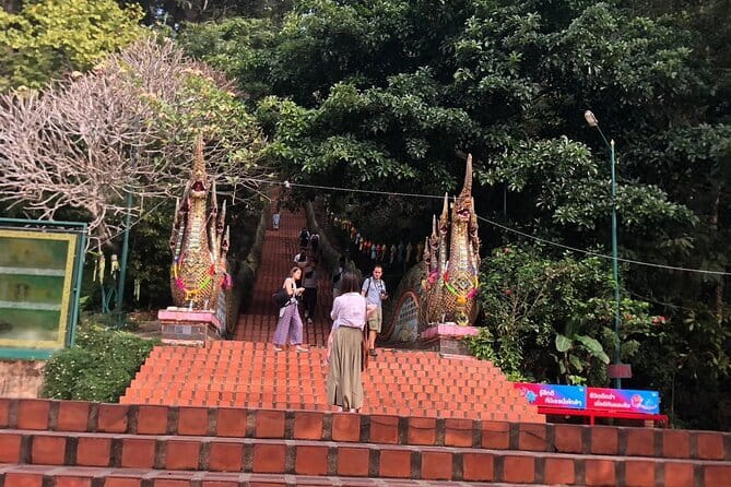 Wat Doi Suthep And Wat Pha Lat Evening Tour - How this 4:00 pm temple tour works in real life