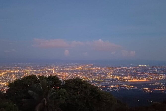 Wat Doi Suthep And Wat Pha Lat Evening Tour - Pickup details that affect your evening plan