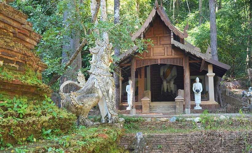 Wat Phra That Doi Suthep & Wat Pha lat Evening Tour & Guide - Dress code, shoes, and what to bring for comfort