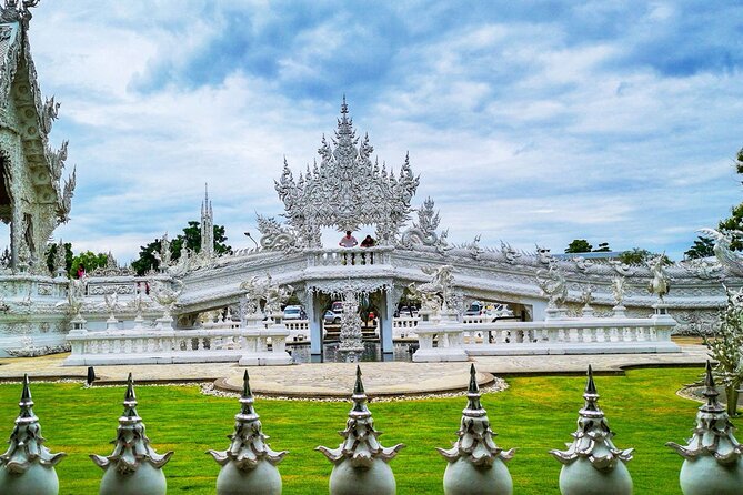 White, Red/Black and Blue Temples Full Day Trip From Chiang Mai - Wat Rong Seur Ten, the Blue Temple: the reward for sticking with the schedule